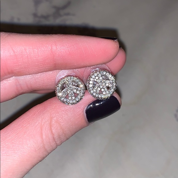 Studded peace sign earrings - Picture 1 of 5